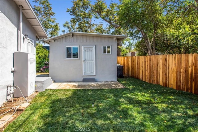 636 Harding Dr, Redlands, CA 92373 - view of outbuilding featuring fence and an outbuilding