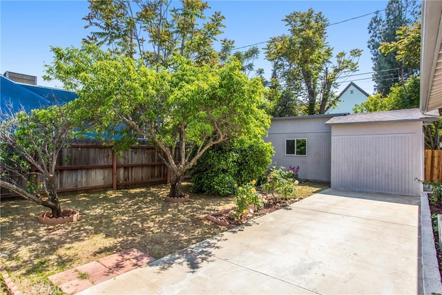 636 Harding Dr, Redlands, CA 92373 - view of yard featuring fence and a patio area