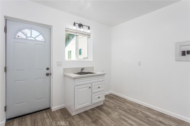 636 Harding Dr, Redlands, CA 92373 - entrance foyer featuring light wood-style floors and baseboards