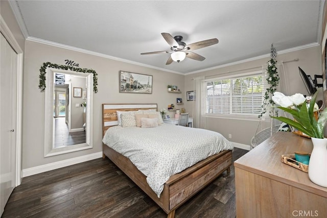 bedroom featuring crown molding, ceiling fan, baseboards, dark wood-type flooring, and a closet