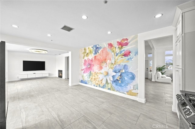 interior space with visible vents, recessed lighting, and baseboards