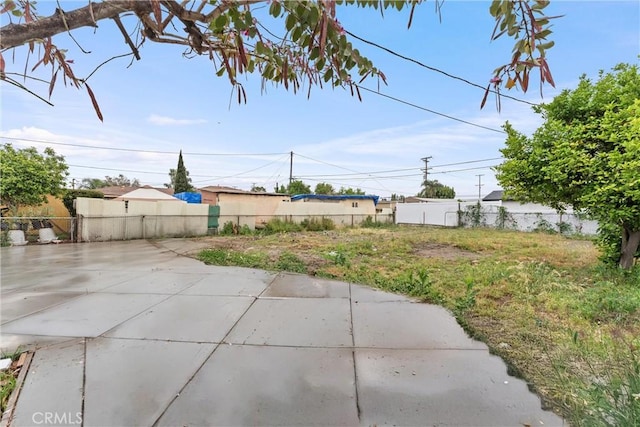 920 W Hollyvale St, Azusa, CA 91702 - view of patio featuring fence
