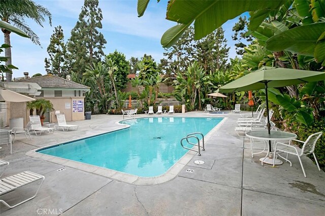 4 Mosaic, Aliso Viejo, CA 92656 - community pool with a patio and fence