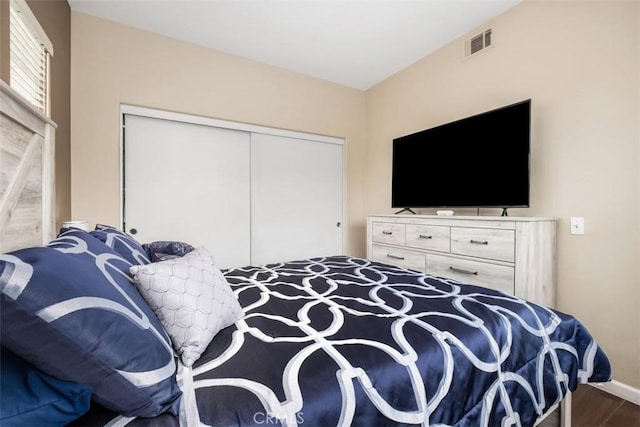 4 Mosaic, Aliso Viejo, CA 92656 - bedroom with baseboards, a closet, wood finished floors, and visible vents