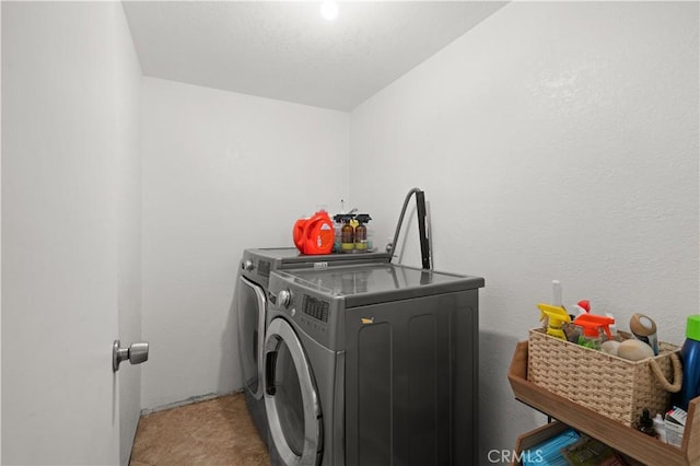 washroom with laundry area and independent washer and dryer