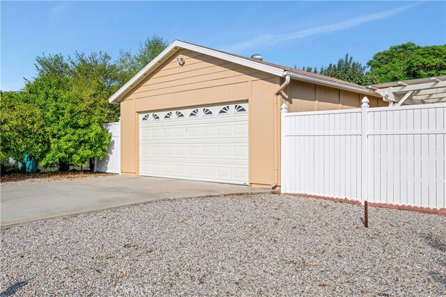 28970 Exmoor Ct, Menifee, CA 92586 - garage featuring fence and driveway