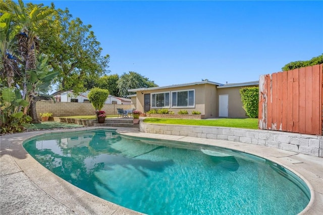2574 W Heffron Dr, Anaheim, CA 92804 - view of pool with a fenced in pool and fence