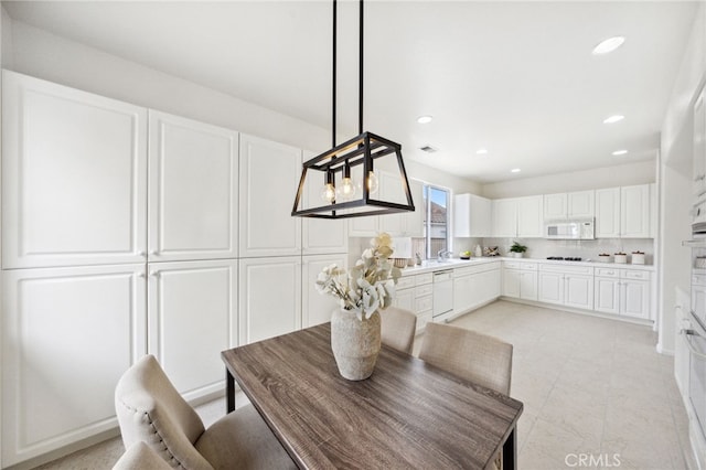 dining room featuring recessed lighting and a chandelier