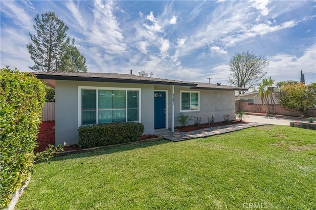 ranch-style home with fence, a patio, stucco siding, and a front yard