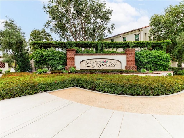 418 Maravilla Ln, Brea, CA 92823 - view of community sign