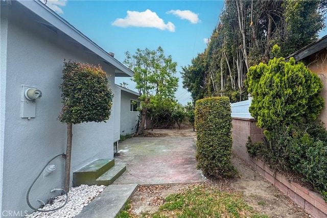 2605 W 163rd St, Torrance, CA 90504 - view of yard featuring a fenced backyard and a patio
