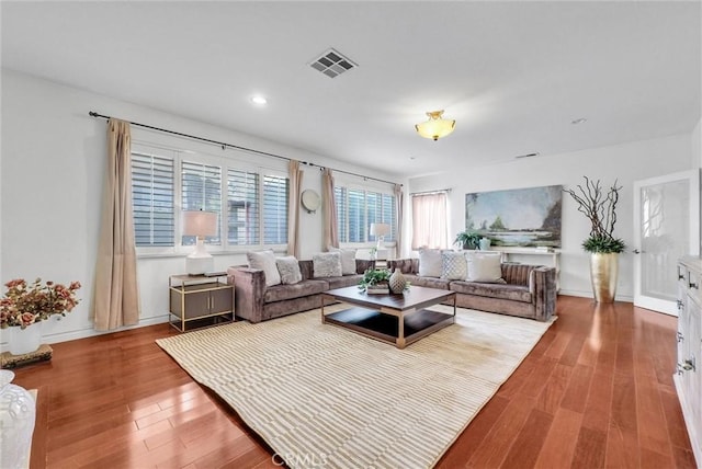 living area featuring visible vents, recessed lighting, baseboards, and wood finished floors