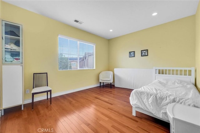 bedroom featuring recessed lighting, baseboards, visible vents, and wood finished floors