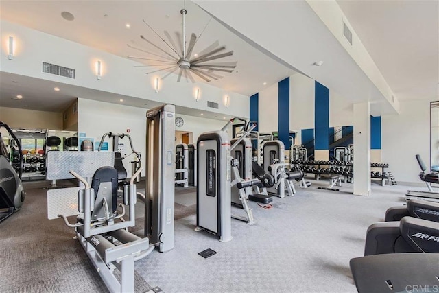 exercise room featuring a chandelier and visible vents