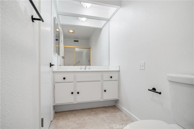 2240 S Palm Canyon Dr Unit 20, Palm Springs, CA 92264 - bathroom featuring toilet, vanity, a shower stall, baseboards, and a textured wall