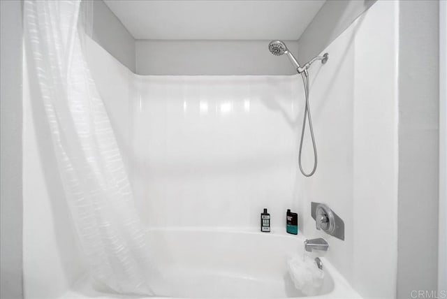 bathroom featuring shower / bath combo