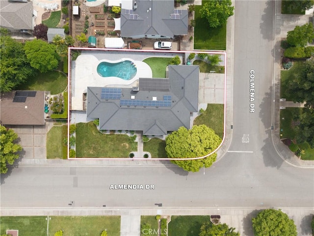1635 Almendia Dr, Chico, CA 95926 - aerial view of property's location featuring a pool and property boundaries highlighted
