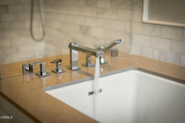 5580 Bromely Dr, Oak Park, CA 91377 - interior details featuring tasteful backsplash and a sink