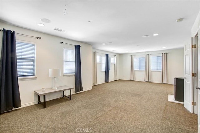 empty room featuring baseboards, carpet, recessed lighting, and visible vents