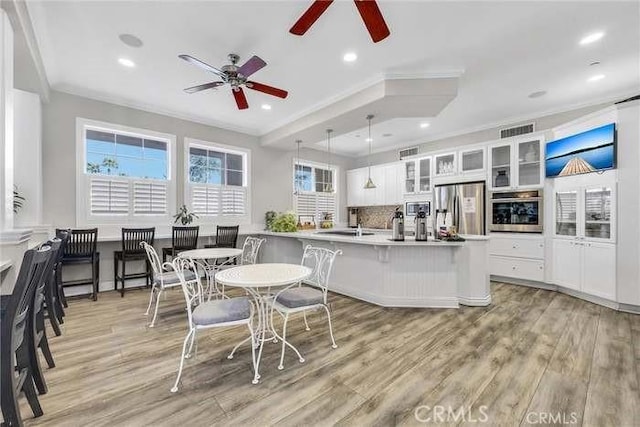 kitchen featuring crown molding, a ceiling fan, stainless steel appliances, and visible vents