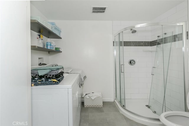 full bathroom with visible vents, a stall shower, and washing machine and dryer