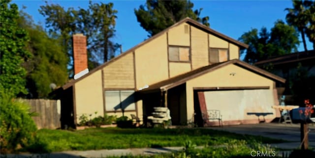4680 Braemar Pl, Riverside, CA 92501 - view of front facade featuring fence, a chimney, a front lawn, and stucco siding