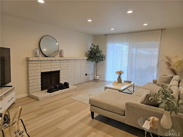 living room with baseboards, a fireplace, recessed lighting, and wood finished floors