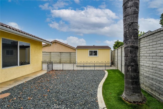 view of yard featuring a fenced backyard and a patio area