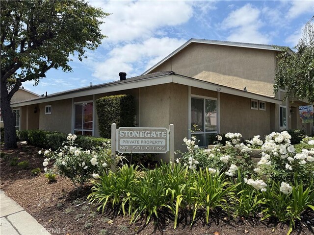 view of front of home featuring stucco siding