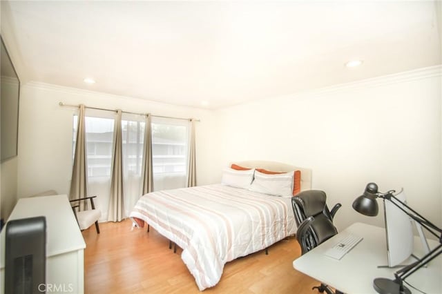 bedroom featuring crown molding, recessed lighting, and light wood finished floors
