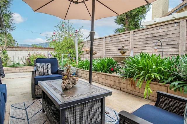 view of patio featuring a fenced backyard and outdoor lounge area