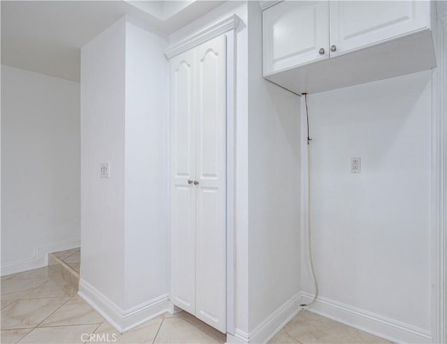 mudroom featuring baseboards