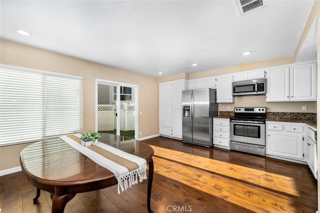 kitchen featuring white cabinets, stainless steel appliances, baseboards, and visible vents