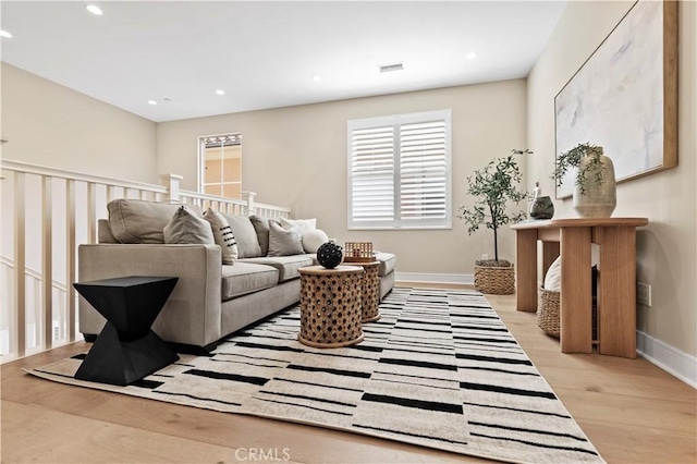 living room featuring visible vents, recessed lighting, baseboards, and wood finished floors