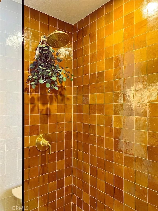 interior details with a tile shower