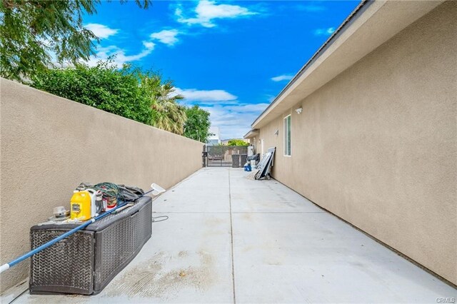 68245 Peladora Rd, Cathedral City, CA 92234 - view of patio with fence