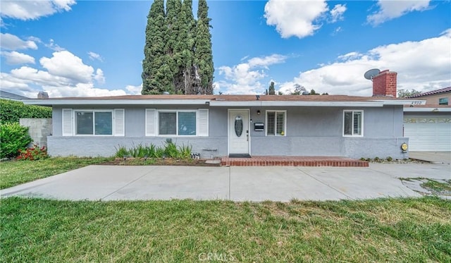 single story home featuring stucco siding and a front yard