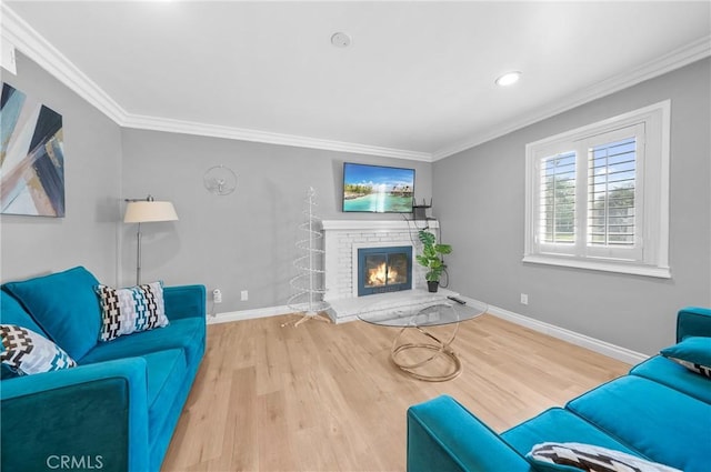 living room featuring baseboards, ornamental molding, and wood finished floors