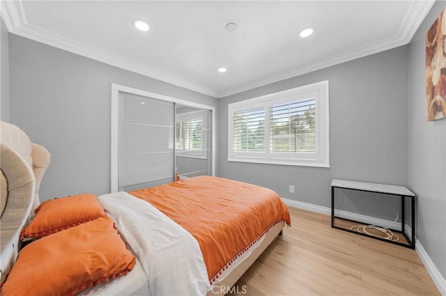 bedroom featuring recessed lighting, baseboards, ornamental molding, and light wood finished floors