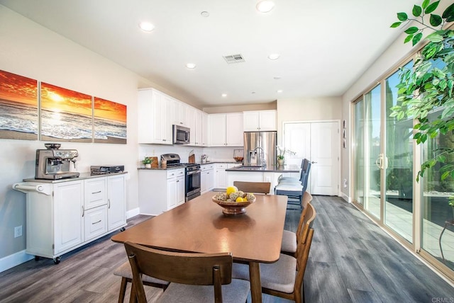 dining room with recessed lighting, baseboards, visible vents, and dark wood-style floors