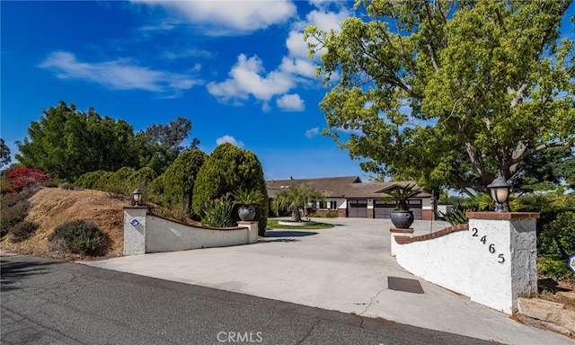 2465 Via Oeste Dr, Fallbrook, CA 92028 - view of front of home featuring fence