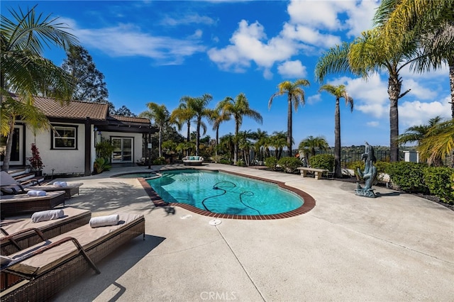 2465 Via Oeste Dr, Fallbrook, CA 92028 - view of swimming pool with a patio area and a pool with connected hot tub