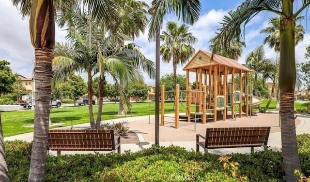 community play area with a yard