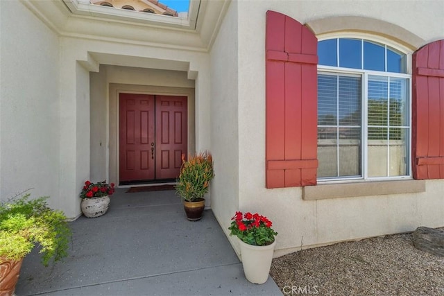 view of exterior entry with stucco siding