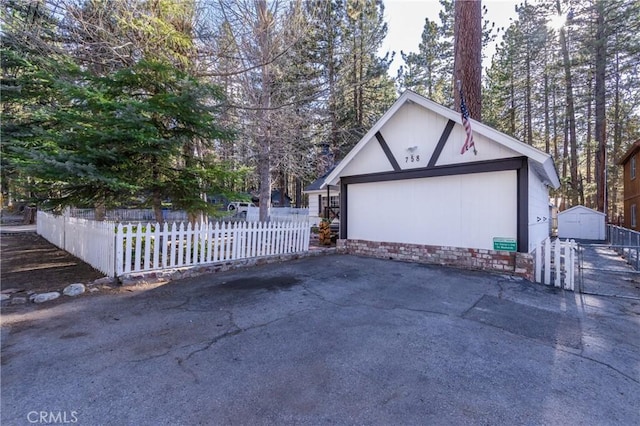 758 Elm St, Big Bear Lake, CA 92315 - garage featuring fence