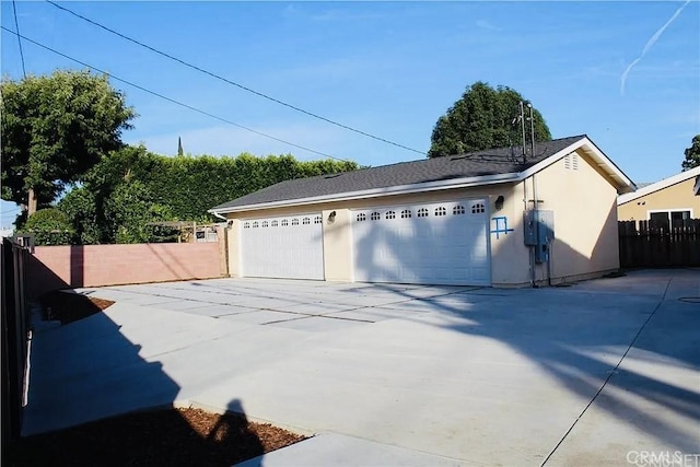 21733 Tuba St, Chatsworth, CA 91311 - detached garage featuring fence