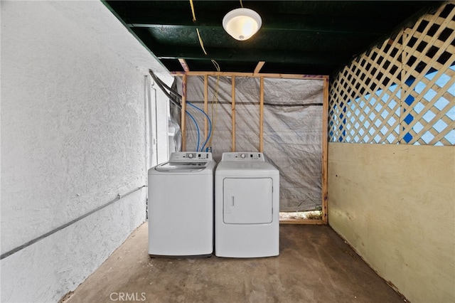11867 S San Pedro St, Los Angeles, CA 90061 - laundry room featuring washing machine and clothes dryer