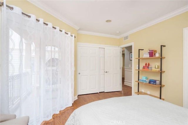 617 Crest Dr, Manhattan Beach, CA 90266 - bedroom with wood finished floors, crown molding, and a closet