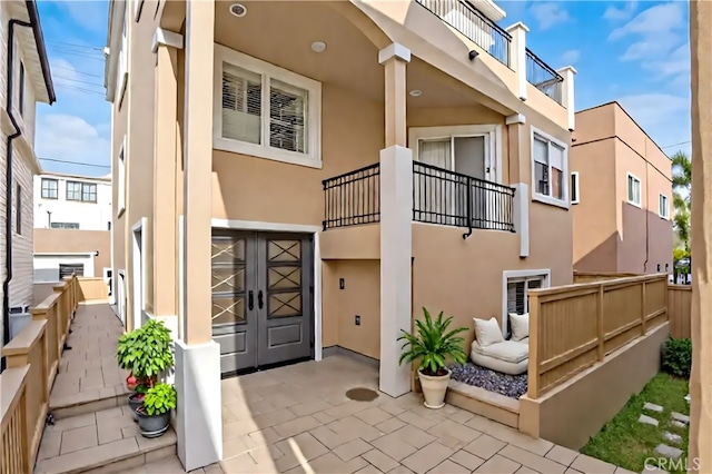 617 Crest Dr, Manhattan Beach, CA 90266 - rear view of property with stucco siding