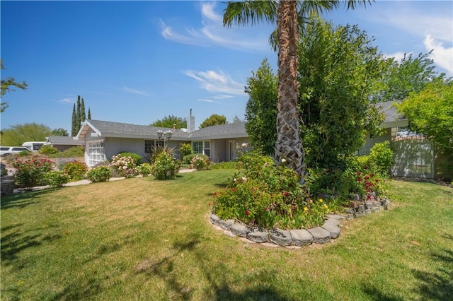view of front of house featuring stucco siding and a front yard